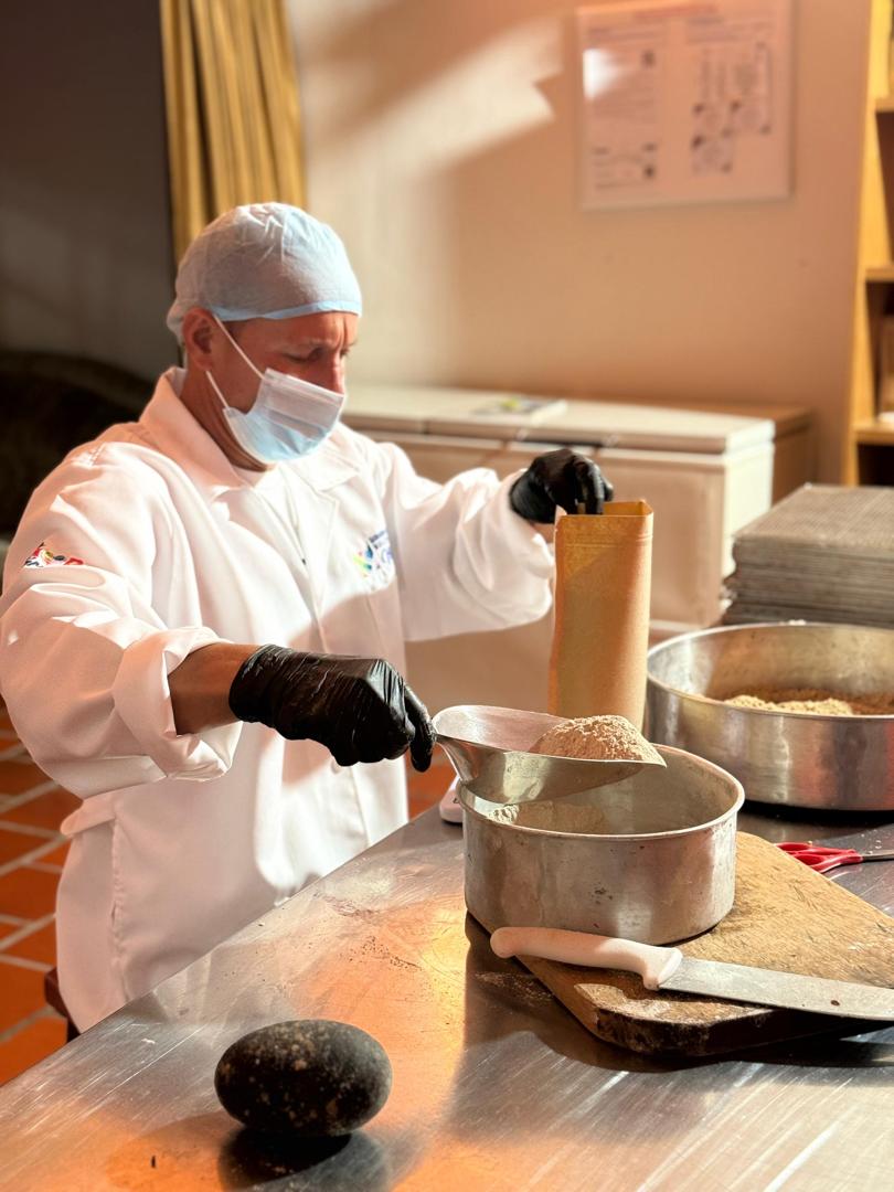 Elaboración artesanal de harina Don Pedro con normas de higiene en Mérida